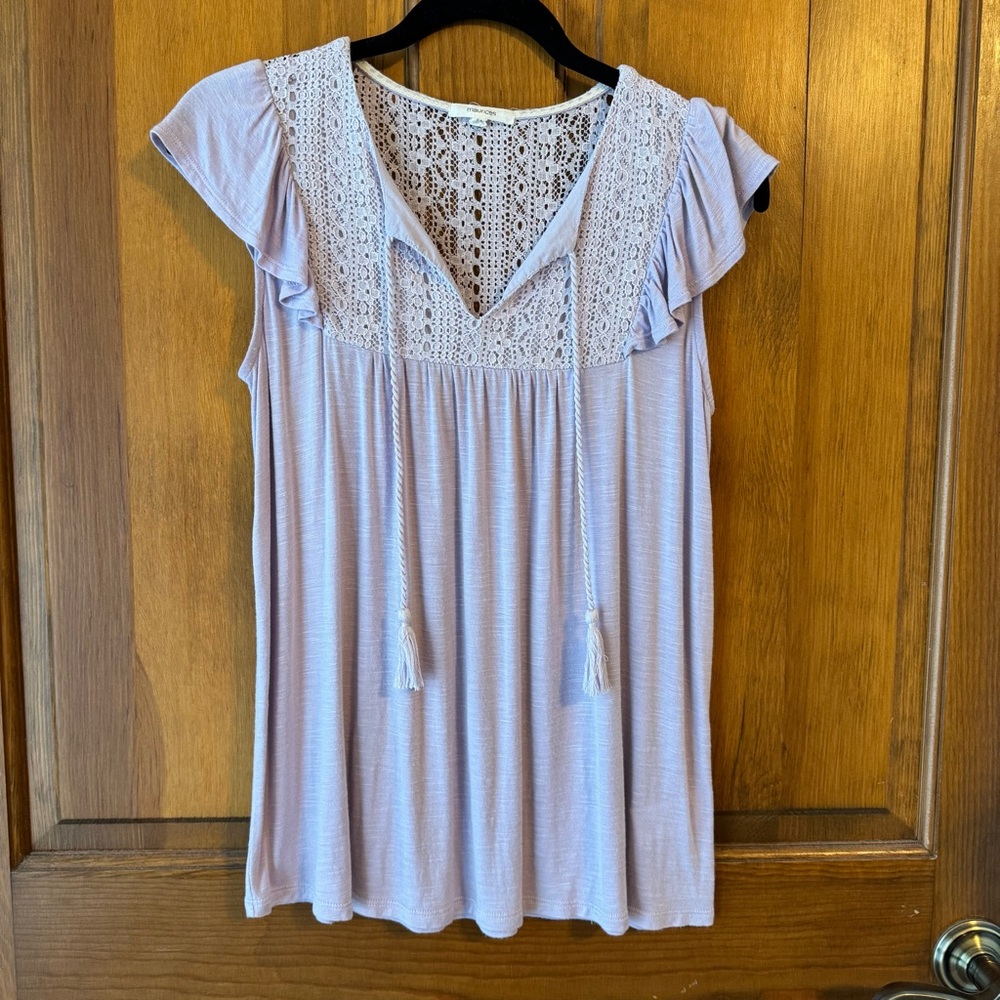 LIKE NEW Maurice’s women’s top size small